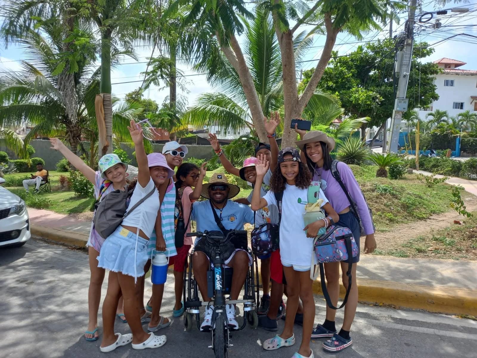 Edward y un grupo de jovenes de Bayahibe