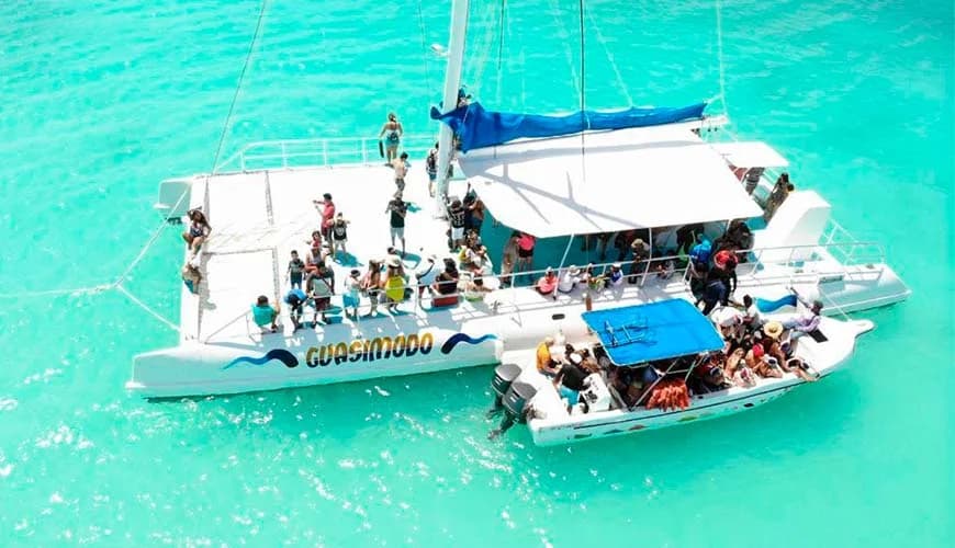 Bote hacia Isla Saona